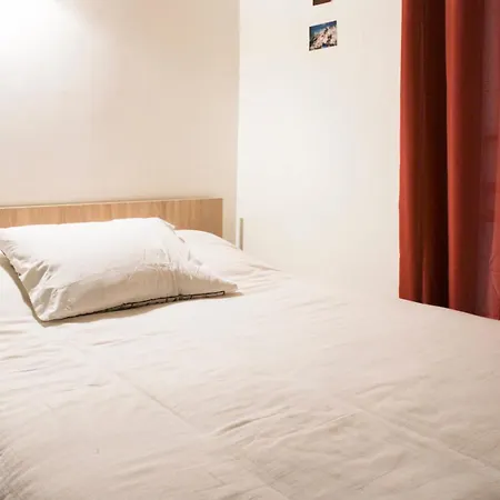 2 Spacious In The 18th Apartamento