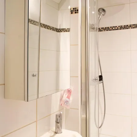 2 Spacious In The 18th Apartamento París