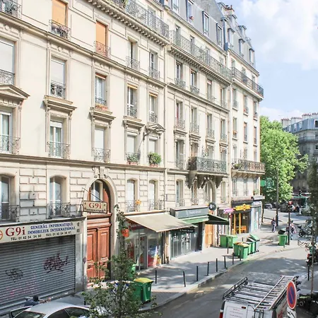 2 Spacious In The 18th Apartamento París